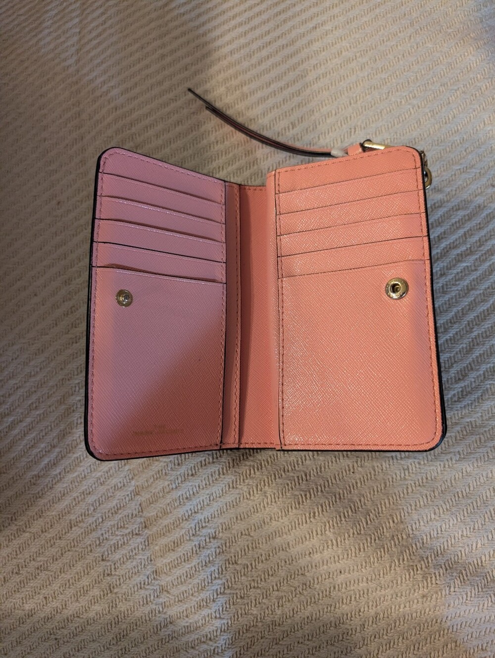 The Marc Jacobs Pink Zip-Around Compact Wallet Gold Logo - Picture 2 of 12